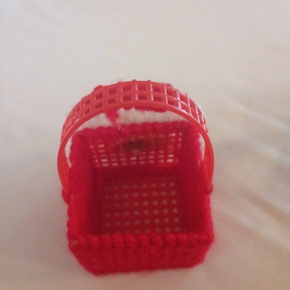 Lot of 5 Vintage small Handmade Plastic Canvas Baskets Christmas Tree Ornaments - Picture 4 of 15